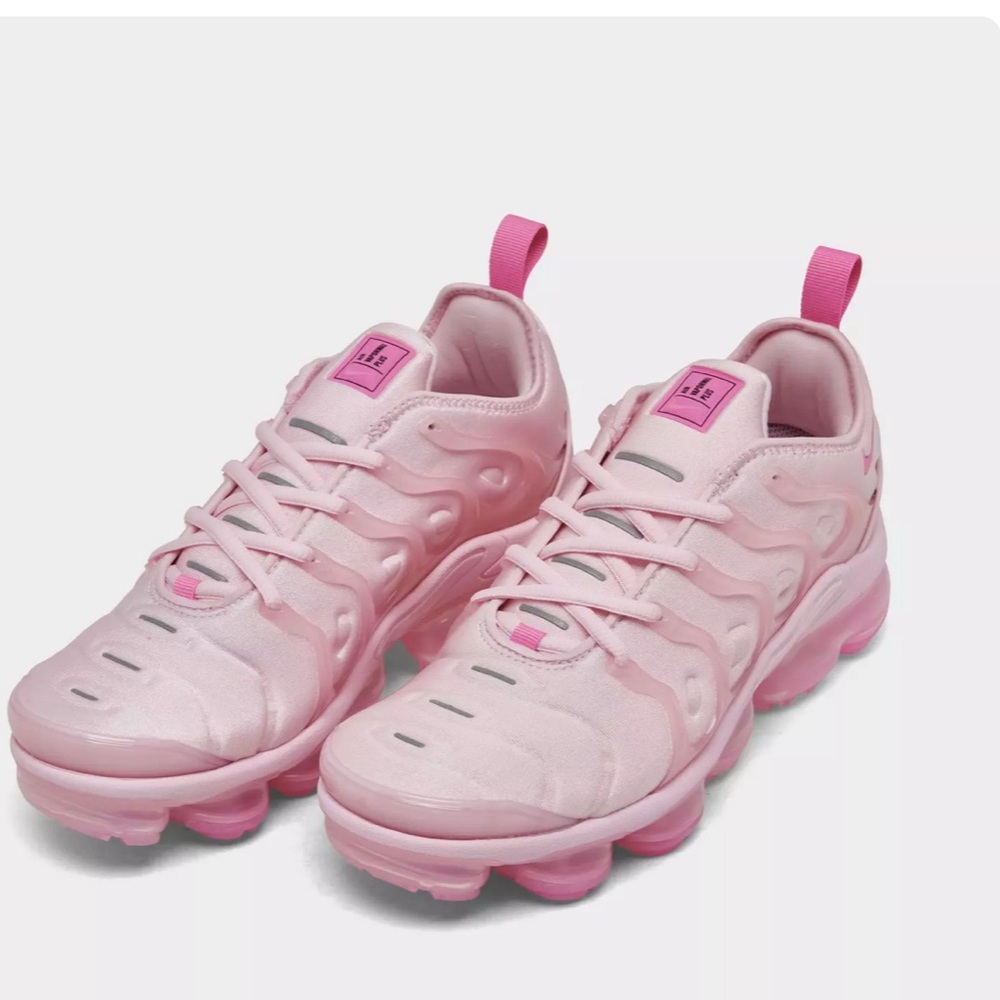 Nike Women's Soft Pink Sneakers
